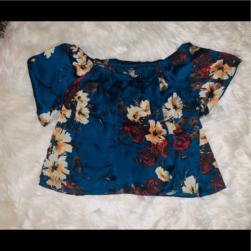 NWOT Beautiful Off Shoulder Floral Blouse